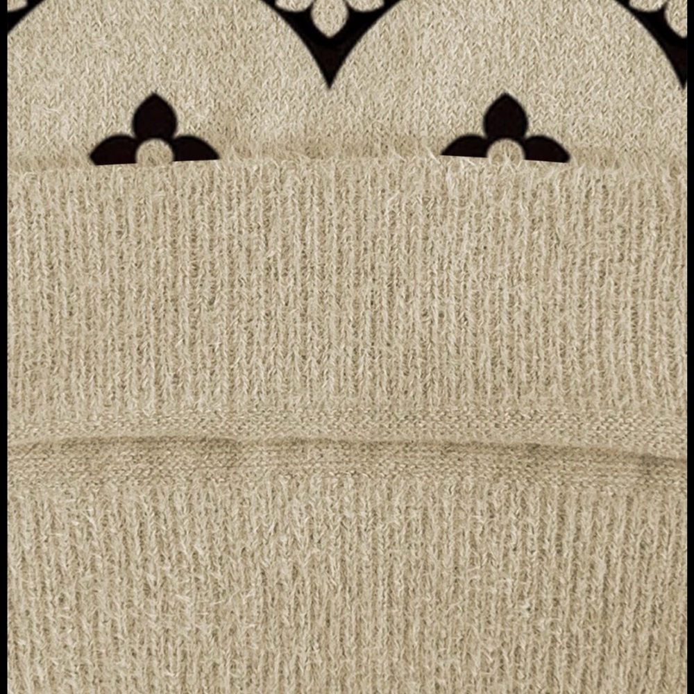 Women’s Geometric Pattern Fuzzy Beige Sweatshirt - Small- BRAND NEW - WRAPPED - Picture 6 of 6